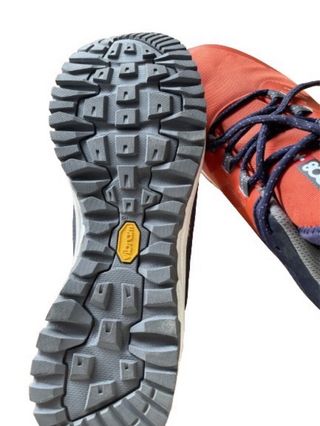 Zapatillas 8000 rojas y azules