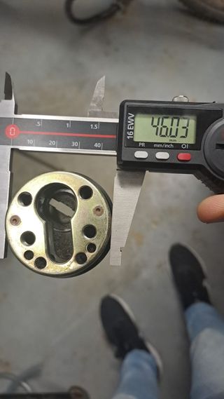 Escudo Tesa para cerradura.