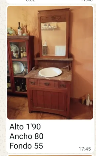 Lavabo antiguo de madera y mármol