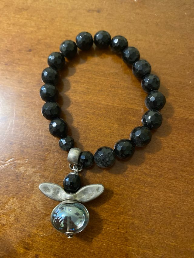 Braccialetto perle nere ciondolo angelo elastico