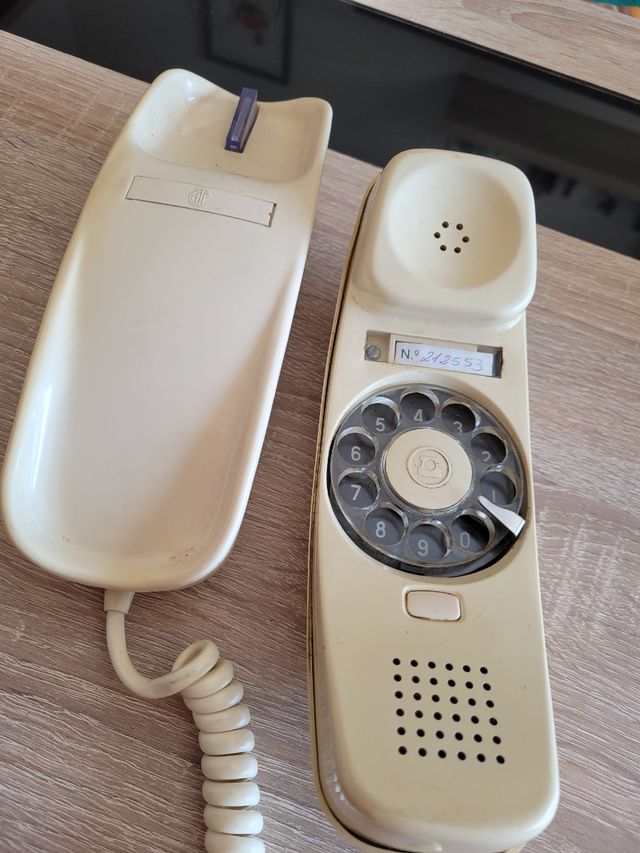 Teléfono antiguo