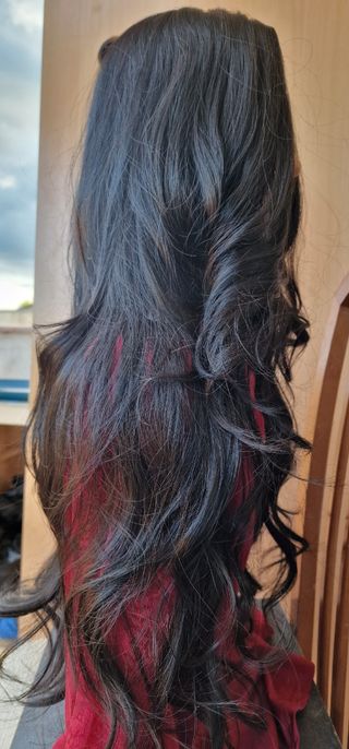 Peluca negra larga ondulada