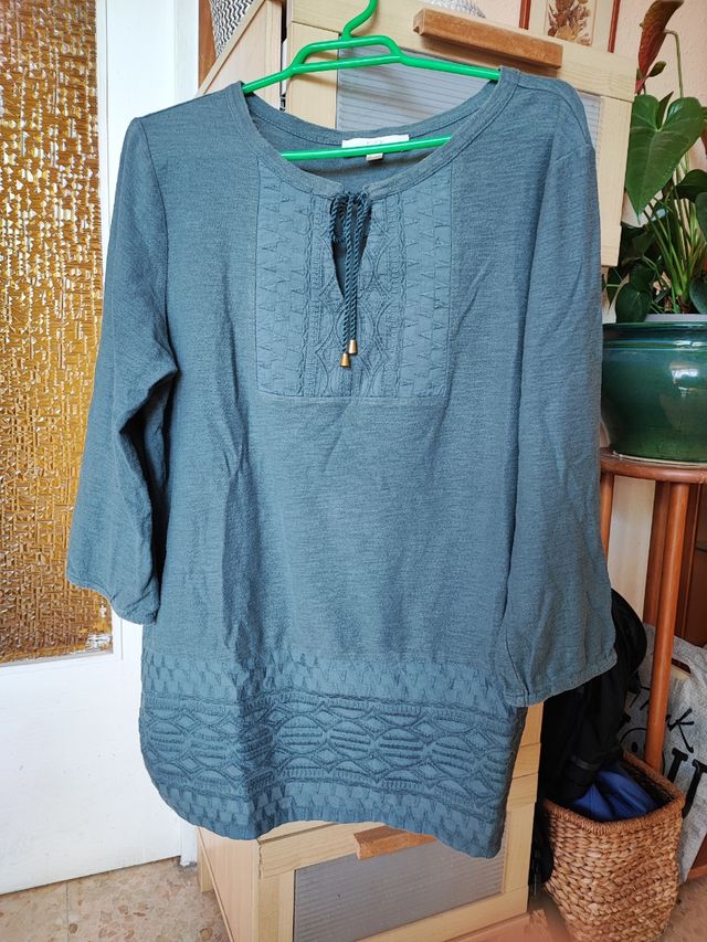 Blusa tejida verde / Pecho 50, cadera 54, largo 66