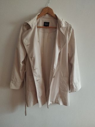 Gabardina mujer sin usar