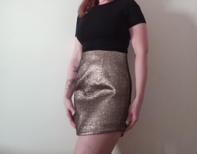 Falda dorada cintura alta con corazones