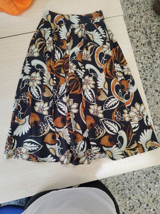 Falda con estampado floral