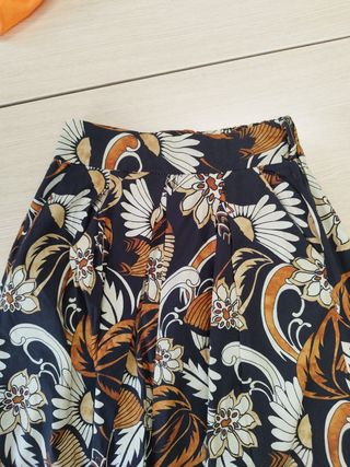Falda con estampado floral