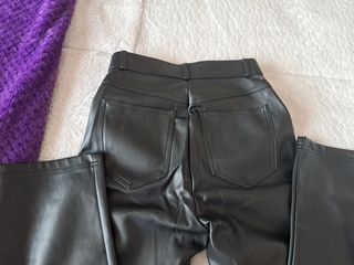 Pantalón imitación piel Stradivarius