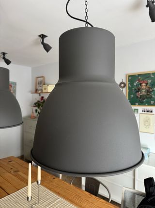 2 lampade da soffitto industriali grigie