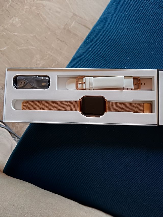 Smart Watch Your Fitness Tracker Donna 