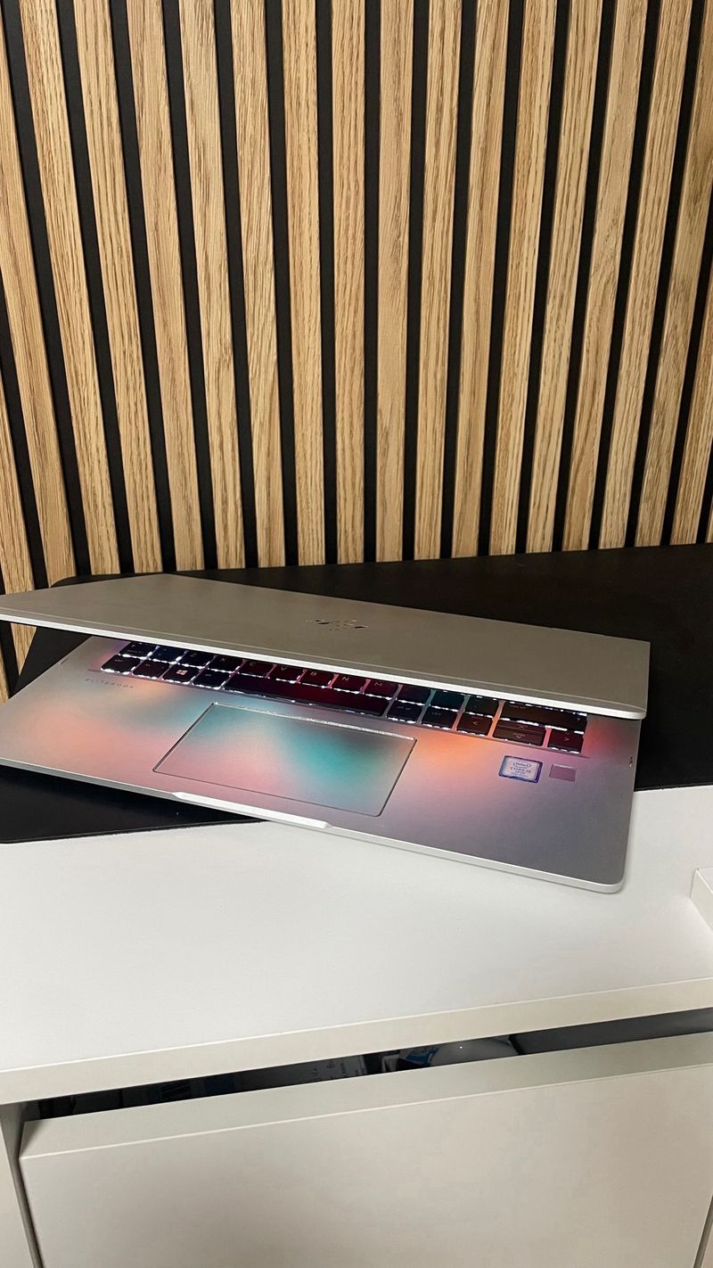 HP Elitebook Tactil 1TB/16RAM/i5 Win11 Mas Office afbeelding 5