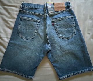 Pantalon vaquero corto levis
