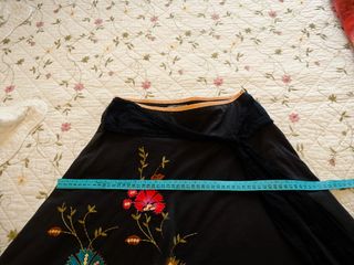 Falda con bordado y lentejuelas t.S