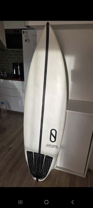 5'7 28,4 L Tabla surf Slater Designs.