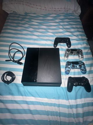 PS4 (PlayStation 4) 1TB - 4 mandos