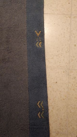 Tappeto a pelo corto blu-grigio. Dimensioni 70x240