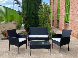 conjunto de jardin, mesa con 3 sillones