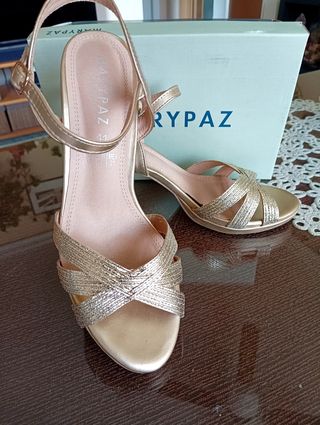 Sandalias MARY PAZ doradas, talla 41
