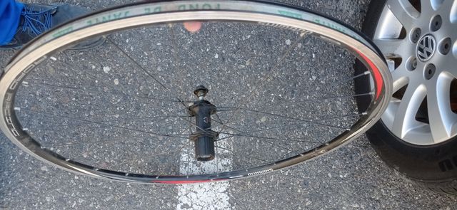 Tres Llantas de bicicleta marca Shimano