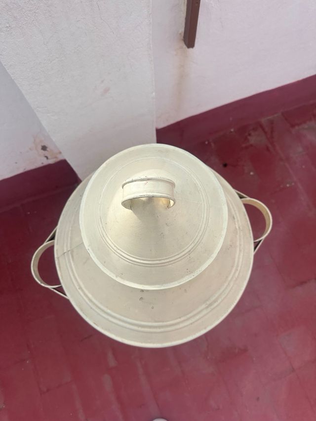 Alcuza lechera antigua o aceite