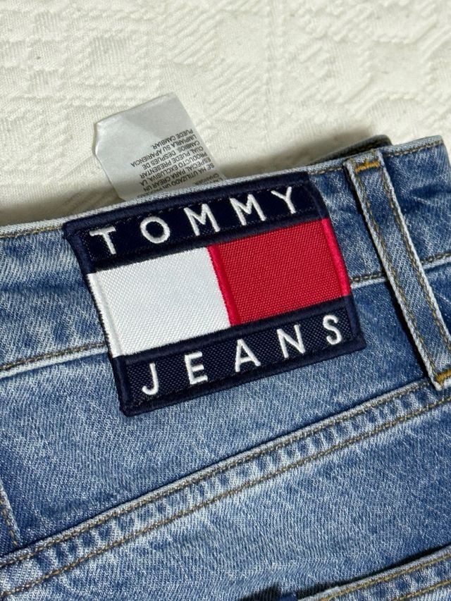 Vaqueros Tommy Jeans Mom, talla 33x 28