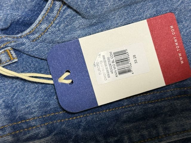 Vaqueros Tommy Jeans Mom, talla 33x 28