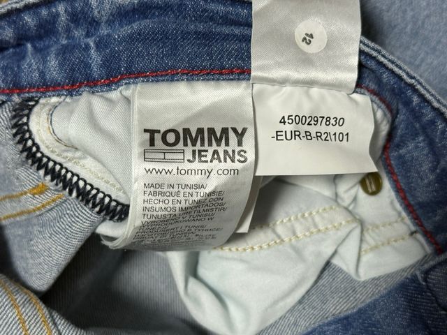 Vaqueros Tommy Jeans Mom, talla 33x 28