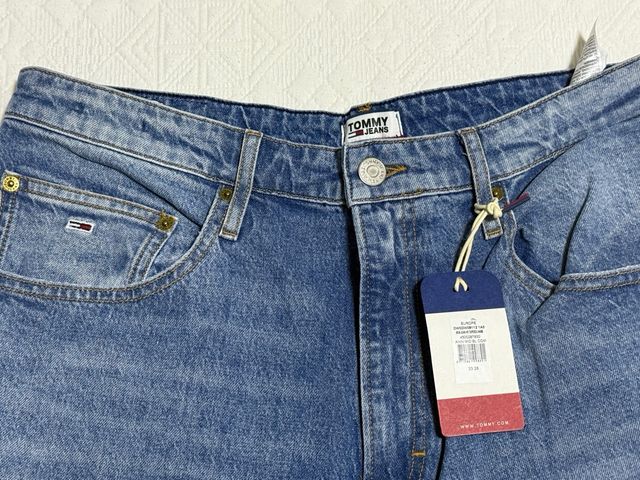 Vaqueros Tommy Jeans Mom, talla 33x 28