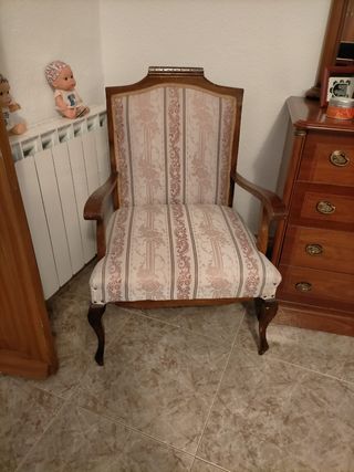 Butacón antiguo de madera