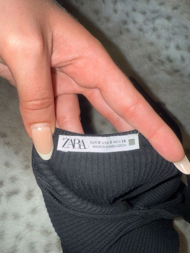 Vestido Zara negro ajustado