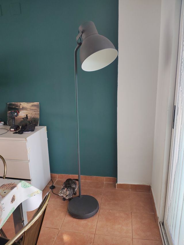 Lampara pie Ikea Hektar - Gris/Blanco