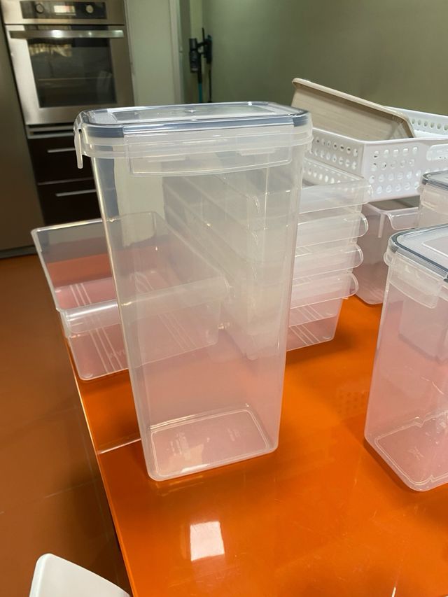 30 o mas Recipientes plástico transparentes