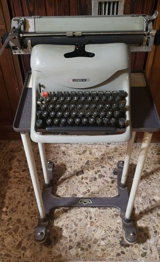 Maquina describir antigua