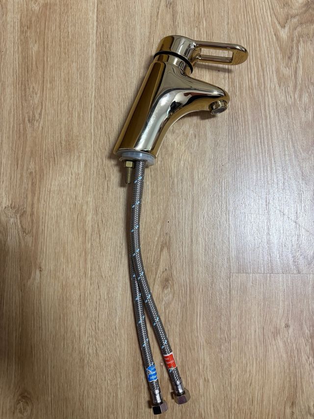 Grifos Roca dorados y plateados