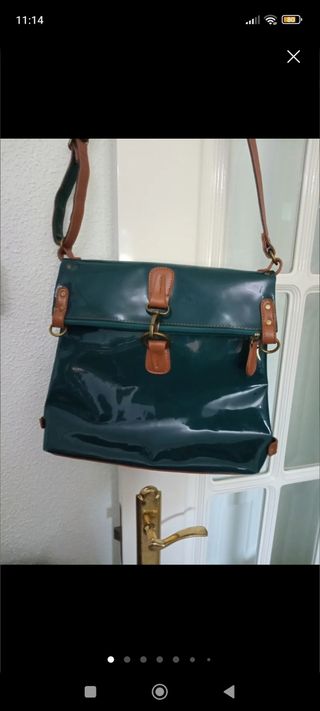 Mochila natura beige y bolso verde