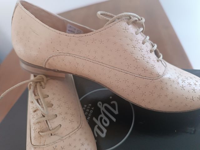Zapatos piel beige talla 33