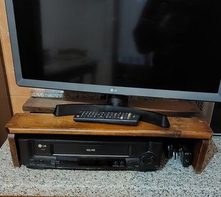 Mensola porta TV-PC in legno