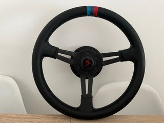 Volante deportivo M Power V2 + piña.  
