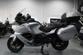 TRIUMPH Trophy SE