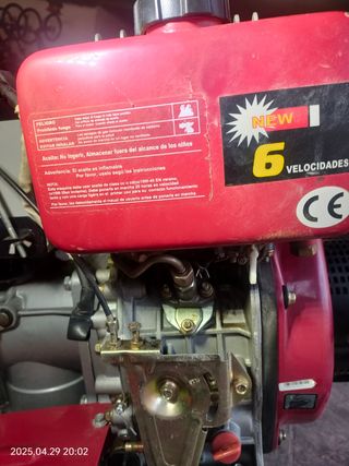 Motoazada. Motocultor nuevo.