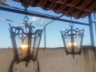 Pareja de faroles de techo en bronce y cristal