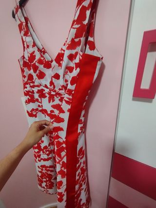 Vestido invitada eventos flores feria rojo blanco