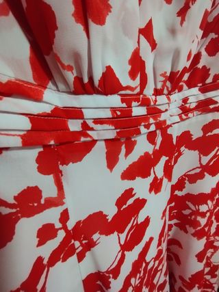 Vestido invitada eventos flores feria rojo blanco