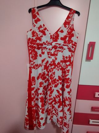 Vestido invitada eventos flores feria rojo blanco