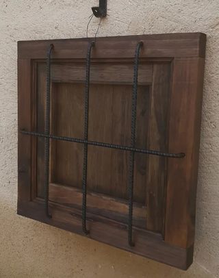 Finestra in legno con inferriate in ferro e imposta, 55 x 55