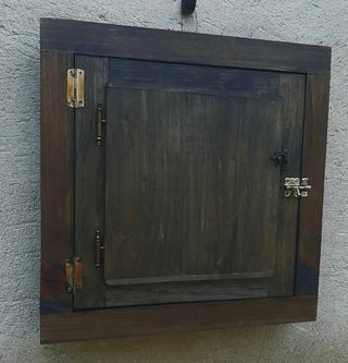 Finestra in legno con inferriate in ferro e imposta, 55 x 55