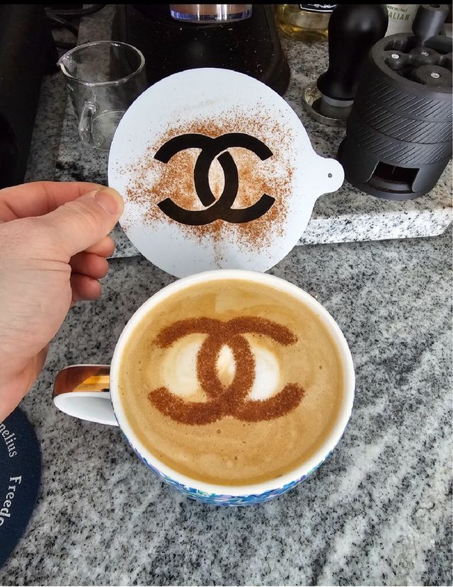 Stencil Chanel per caffè cappuccino e torte