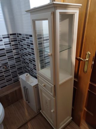 Mueble vitrina madera