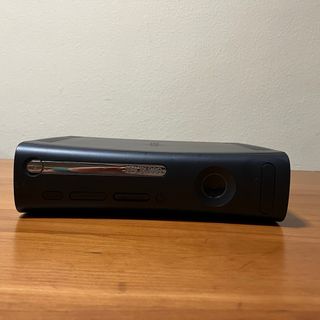 Xbox 360 negra con 2 juegos