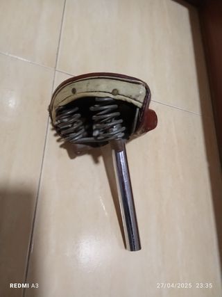 Sillín bici antiguo con muelles